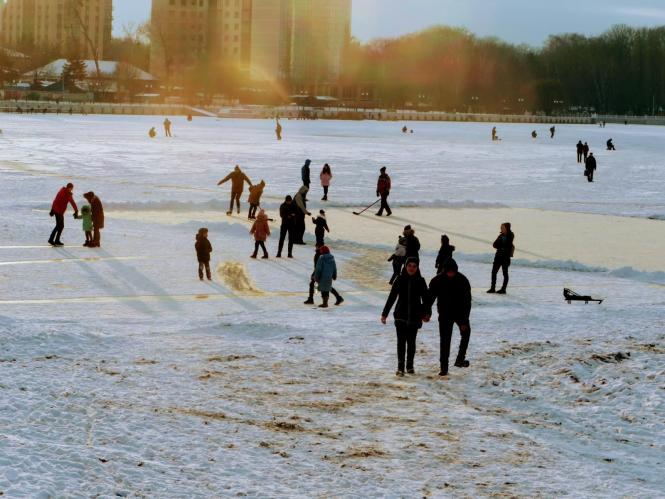 Риболовля, ковзани та хокей: хмельничани розважаються на Південному Бузі (ФОТО, ВІДЕО), фото №3 на сайті vsim.ua