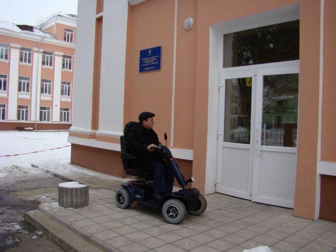 Новини Кам'янця-Подільського - фото з У Кам'янці обговорили і перевірили умови для людей з інвалідністю У Кам'янці обговорили і перевірили умови для людей з інвалідністю, фото №2 на сайті 20minut.ua