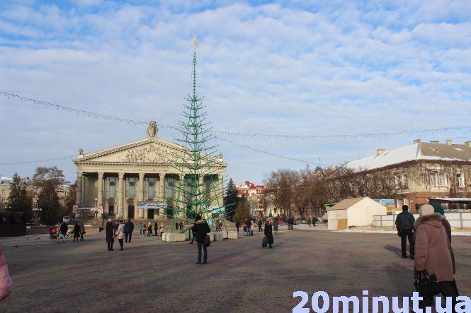 Фото дня: у "Зимовому містечку" вже перші покупці, фото №2 на сайті 20minut.ua