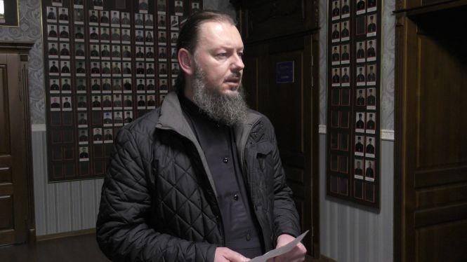 Новини Житомира - фото з В Житомирській єпархії УПЦ МП пройшли обшуки - вилучили комп'ютери, але шукали напевно танки... ВІДЕО В Житомирській єпархії УПЦ МП пройшли обшуки - вилучили комп'ютери, але шукали напевно танки... ВІДЕО, фото №1 на сайті 20minut.ua