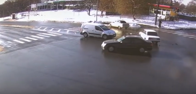 Новини Вінниці - фото з Вінниця 2 грудня: чотири побиті автівки та один протокол Вінниця 2 грудня: чотири побиті автівки та один протокол, фото №1 на сайті 20minut.ua