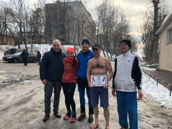 Новини Тернополя - фото з Босоніж навколо ставу: Василь Шевчук встановив рекорд Босоніж навколо ставу: Василь Шевчук встановив рекорд, фото №1 на сайті 20minut.ua