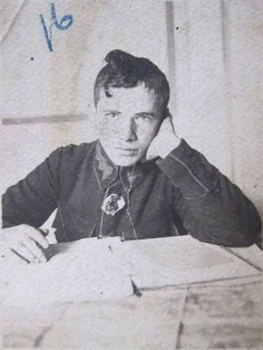 На данном изображении может находиться: 1 человек