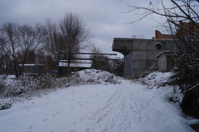 Новини Вінниці - фото з Набережна від Київського мосту до Водоканалу: приватна пристань з маяком, кладовище та «зона» Набережна від Київського мосту до Водоканалу: приватна пристань з маяком, кладовище та «зона», фото №6 на сайті 20minut.ua