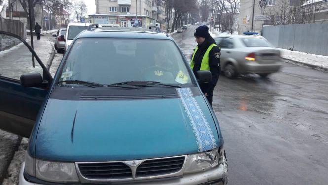 Новини Тернополя - фото з Біля "Чайки" аварія за участі депутата Олександра Башти Біля "Чайки" аварія за участі депутата Олександра Башти, фото №1 на сайті 20minut.ua