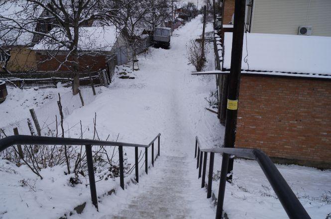 Новини Вінниці - фото з Набережна від Київського мосту до Водоканалу: приватна пристань з маяком, кладовище та «зона» Набережна від Київського мосту до Водоканалу: приватна пристань з маяком, кладовище та «зона», фото №3 на сайті 20minut.ua