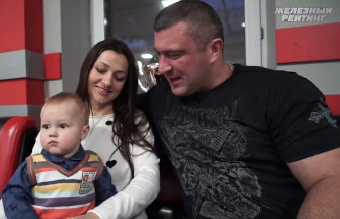 Новини Тернополя - фото з Чемпіонський пояс загиблого в ДТП армреслера Андрія Пушкаря передали його сину (ФОТО) Чемпіонський пояс загиблого в ДТП армреслера Андрія Пушкаря передали його сину (ФОТО), фото №3 на сайті 20minut.ua