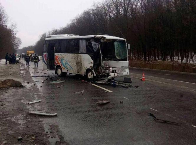 Новини Хмельницького - фото з Біля Хмельницького рейсовий автобус влетів у вантажівку: є постраждалі (ОНОВЛЕНО) Біля Хмельницького рейсовий автобус влетів у вантажівку: є постраждалі (ОНОВЛЕНО), фото №1 на сайті vsim.ua