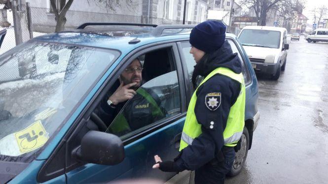 Новини Тернополя - фото з Біля "Чайки" аварія за участі депутата Олександра Башти Біля "Чайки" аварія за участі депутата Олександра Башти, фото №3 на сайті 20minut.ua