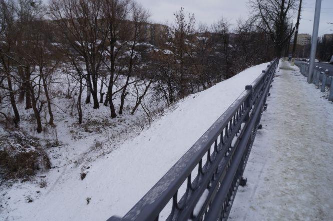 Новини Вінниці - фото з Набережна від Київського мосту до Водоканалу: приватна пристань з маяком, кладовище та «зона» Набережна від Київського мосту до Водоканалу: приватна пристань з маяком, кладовище та «зона», фото №2 на сайті 20minut.ua