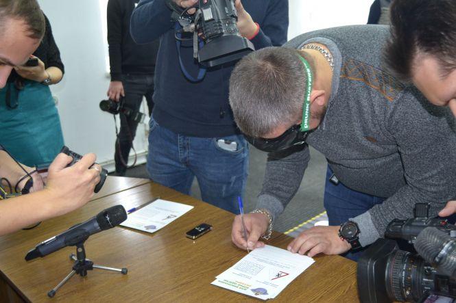 “Відчуття ніби ти з бодуна”: як хмельницькі водії випробовували алкоокуляри, фото №5 на сайті vsim.ua