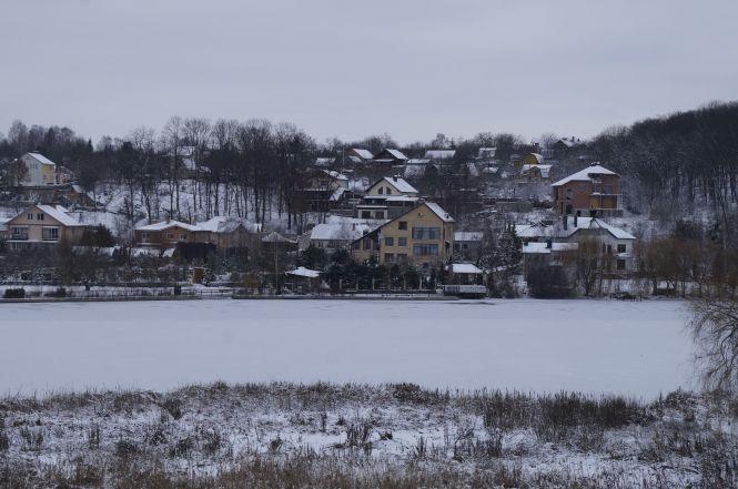 Новини Вінниці - фото з Набережна від Київського мосту до Водоканалу: приватна пристань з маяком, кладовище та «зона» Набережна від Київського мосту до Водоканалу: приватна пристань з маяком, кладовище та «зона», фото №23 на сайті 20minut.ua