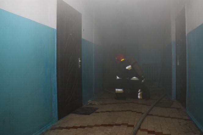 Новини Вінниці - фото з На Чорновола горіла квартира. Мешканців будинку евакуювали На Чорновола горіла квартира. Мешканців будинку евакуювали, фото №5 на сайті 20minut.ua