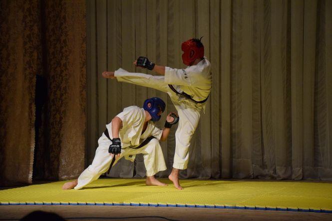 Новини Вінниці - фото з «Лицар» Вінницького технічного коледжу швидко збирає і розбирає автомат «Лицар» Вінницького технічного коледжу швидко збирає і розбирає автомат, фото №1 на сайті 20minut.ua