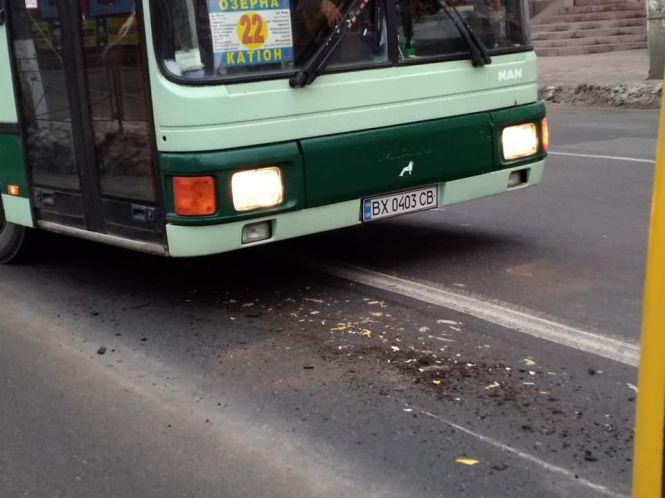 Біля Либідь Плази у маршрутки №30 на ходу відвалилося колесо, фото №5 на сайті vsim.ua