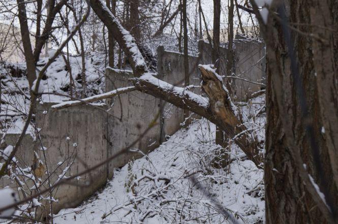 Новини Вінниці - фото з Набережна від Київського мосту до Водоканалу: приватна пристань з маяком, кладовище та «зона» Набережна від Київського мосту до Водоканалу: приватна пристань з маяком, кладовище та «зона», фото №28 на сайті 20minut.ua