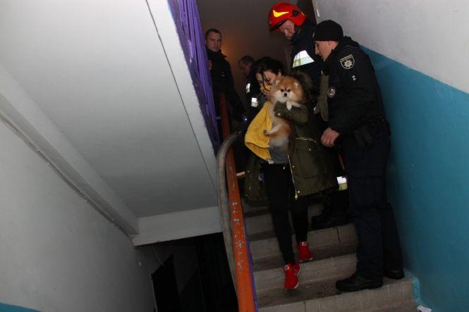 Новини Вінниці - фото з На Чорновола горіла квартира. Мешканців будинку евакуювали На Чорновола горіла квартира. Мешканців будинку евакуювали, фото №4 на сайті 20minut.ua