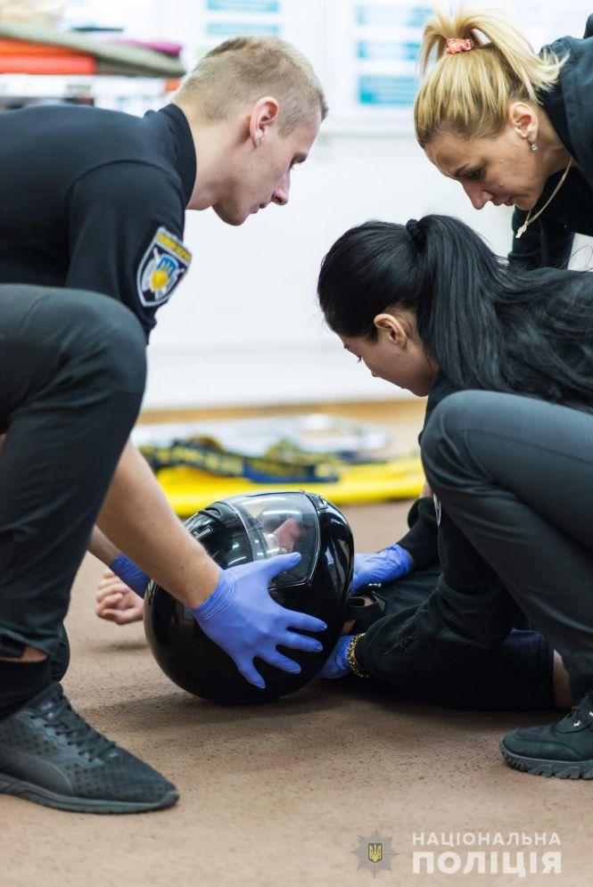 Новини Тернополя - фото з Тернопільські копи за потреби зможуть прийняти і пологи Тернопільські копи за потреби зможуть прийняти і пологи, фото №4 на сайті 20minut.ua