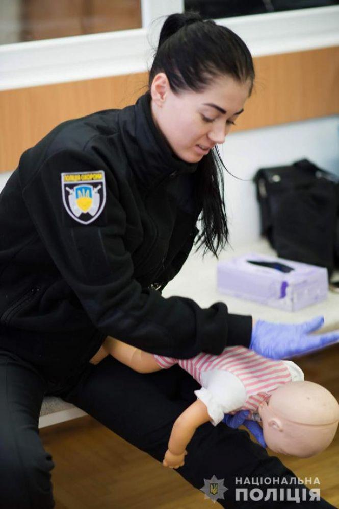 Новини Тернополя - фото з Тернопільські копи за потреби зможуть прийняти і пологи Тернопільські копи за потреби зможуть прийняти і пологи, фото №3 на сайті 20minut.ua