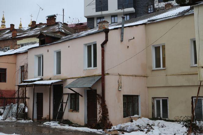 Новини Вінниці - фото з Цеглу з історичного готелю на Соборній продавали через OLX: по 7 гривень за шматок Цеглу з історичного готелю на Соборній продавали через OLX: по 7 гривень за шматок, фото №4 на сайті 20minut.ua