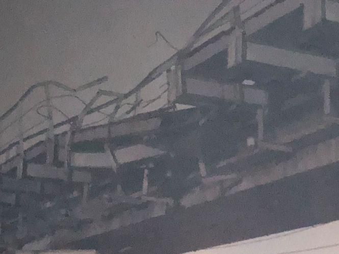 Вантажівка пошкодила міст на селищі Цемзаводу (ФОТО), фото №1 на сайті 20minut.ua