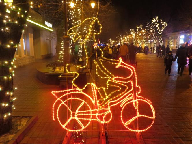 Новини Хмельницького - фото з Як виглядає вечірня «стометрівка» (ФОТО) Як виглядає вечірня «стометрівка» (ФОТО), фото №7 на сайті vsim.ua