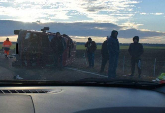 Смертельна аварія у Словенії: на трасі перекинулися два українські мікроавтобуси, фото №2 на сайті 20minut.ua