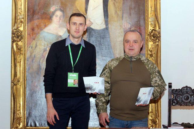 Новини Кам'янця-Подільського - фото з «Пісні з війни і переживання солдат» - як пройшла презентація збірки «В.О.П» «Пісні з війни і переживання солдат» - як пройшла презентація збірки «В.О.П», фото №4 на сайті 20minut.ua