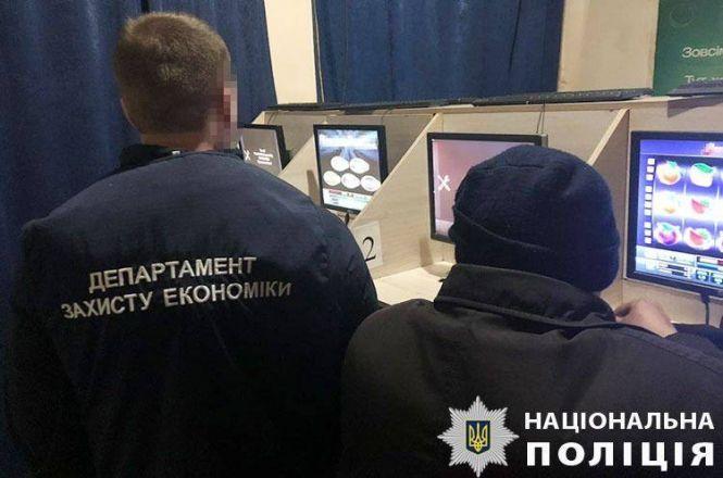 Новини Хмельницького - фото з На Хмельниччині виявили підпільний ігровий зал На Хмельниччині виявили підпільний ігровий зал, фото №1 на сайті vsim.ua