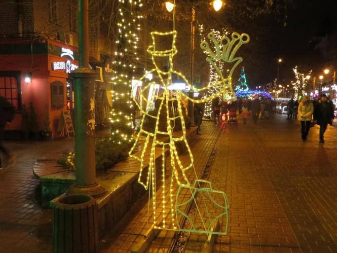 Новини Хмельницького - фото з Як виглядає вечірня «стометрівка» (ФОТО) Як виглядає вечірня «стометрівка» (ФОТО), фото №6 на сайті vsim.ua