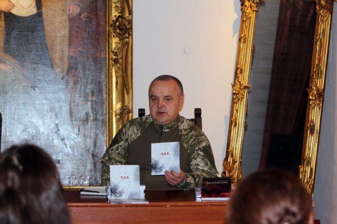 Новини Кам'янця-Подільського - фото з «Пісні з війни і переживання солдат» - як пройшла презентація збірки «В.О.П» «Пісні з війни і переживання солдат» - як пройшла презентація збірки «В.О.П», фото №1 на сайті 20minut.ua