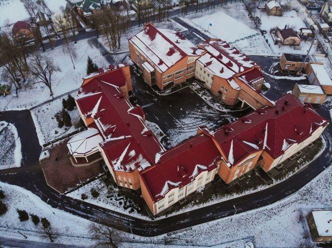 Новини Вінниці - фото з У Пироговому утеплили дах школи №36. На це витратили 3,5 мільйона гривень У Пироговому утеплили дах школи №36. На це витратили 3,5 мільйона гривень, фото №1 на сайті 20minut.ua