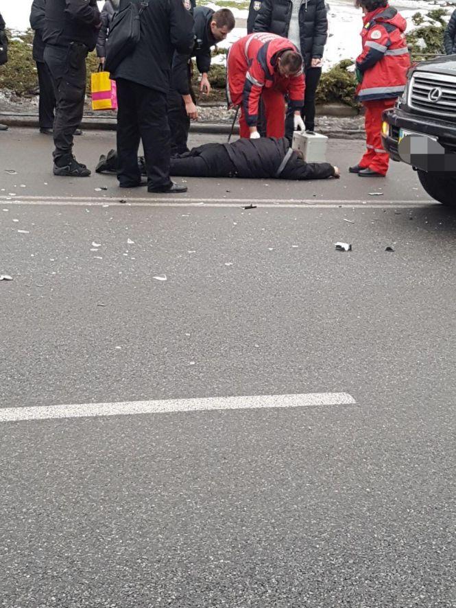 Смертельна ДТП біля Універмагу: водій Lexus збив на переході чоловіка, фото №2 на сайті 20minut.ua