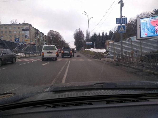 Смертельна ДТП біля Універмагу: водій Lexus збив на переході чоловіка, фото №3 на сайті 20minut.ua