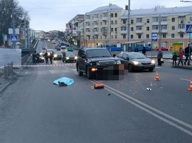 Новини Козятина - фото з Смертельна ДТП у Вінниці біля Універмагу: водій Lexus збив на переході чоловіка Смертельна ДТП у Вінниці біля Універмагу: водій Lexus збив на переході чоловіка, фото №2 на сайті 20minut.ua