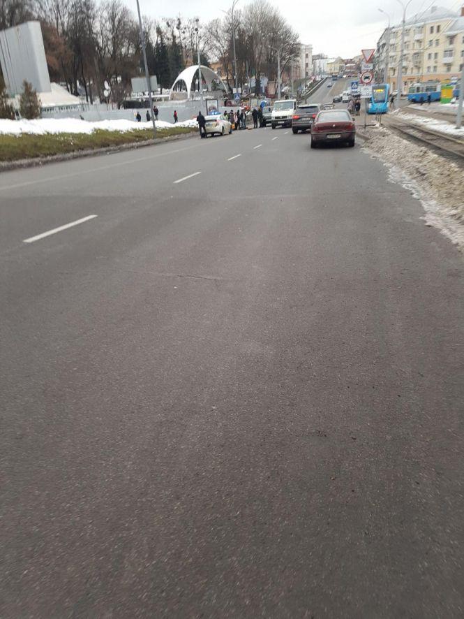 Смертельна ДТП біля Універмагу: водій Lexus збив на переході чоловіка, фото №4 на сайті 20minut.ua