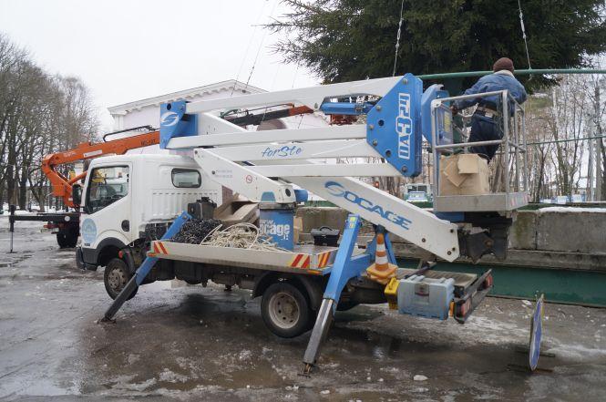 Новини Вінниці - фото з Фото дня: Як у парку збирають «ялинку конструктор» Фото дня: Як у парку збирають «ялинку конструктор», фото №6 на сайті 20minut.ua