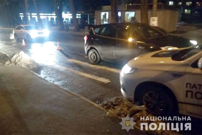 Новини Хмельницького - фото з Травмована жінка та маршрутка без колеса: хроніка ДТП у Хмельницькому Травмована жінка та маршрутка без колеса: хроніка ДТП у Хмельницькому, фото №1 на сайті vsim.ua