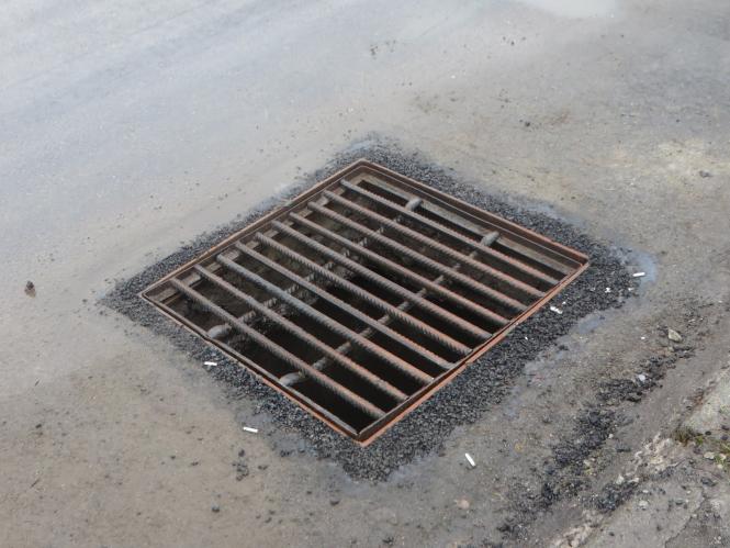 Новини Хмельницького - фото з На відремонтованих дорогах Хмельницького просіли зливові решітки. Чиновники пояснили причину На відремонтованих дорогах Хмельницького просіли зливові решітки. Чиновники пояснили причину, фото №3 на сайті vsim.ua