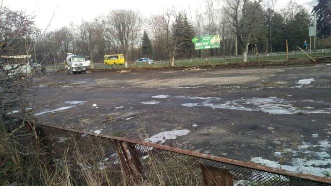 Почалось будівництво у сквері на Миру. Люди вимагають припинити роботи, фото №1 на сайті 20minut.ua