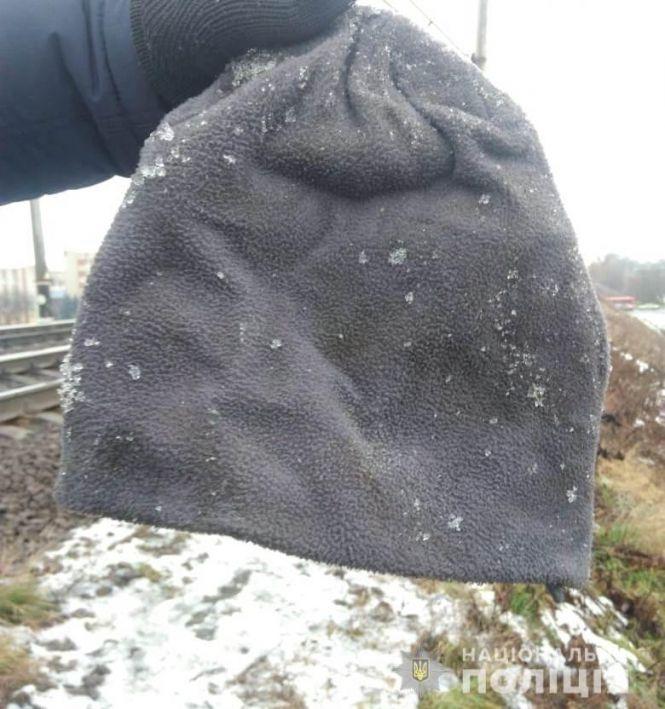 Новини Вінниці - фото з У Вінниці під потяг стрибнув молодик. Поліція просить упізнати загиблого (ФОТО) У Вінниці під потяг стрибнув молодик. Поліція просить упізнати загиблого (ФОТО), фото №4 на сайті 20minut.ua