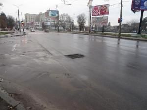 Новини Хмельницького - фото з На відремонтованих дорогах Хмельницького просіли зливові решітки. Чиновники пояснили причину На відремонтованих дорогах Хмельницького просіли зливові решітки. Чиновники пояснили причину, фото №1 на сайті vsim.ua