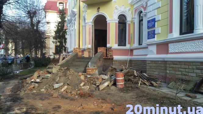 Новини Тернополя - фото з Фото дня: завершується ремонт обласної бібліотеки Фото дня: завершується ремонт обласної бібліотеки, фото №1 на сайті 20minut.ua