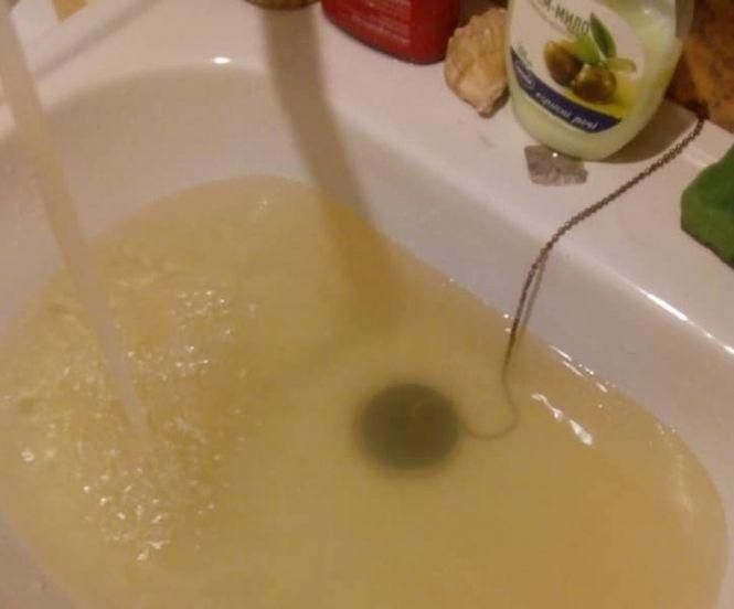 Новини Тернополя - фото з Чому на БАМі з кранів тече болото? Чому на БАМі з кранів тече болото?, фото №1 на сайті 20minut.ua