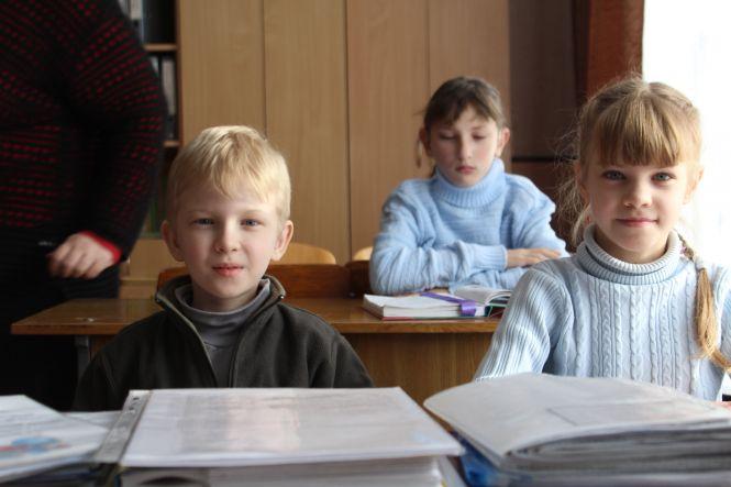 Новини Вінниці - фото з Тут розмовляють жестами і… обіймаються з учителями. Як і де навчають глухих дітей? Тут розмовляють жестами і… обіймаються з учителями. Як і де навчають глухих дітей?, фото №4 на сайті 20minut.ua