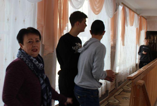 Новини Вінниці - фото з Тут розмовляють жестами і… обіймаються з учителями. Як і де навчають глухих дітей? Тут розмовляють жестами і… обіймаються з учителями. Як і де навчають глухих дітей?, фото №1 на сайті 20minut.ua