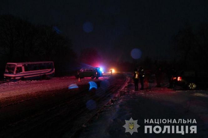 Новини Тернополя - фото з Біля Чорткова у аварію потрапив автобус з 20-ма пасажирами Біля Чорткова у аварію потрапив автобус з 20-ма пасажирами, фото №1 на сайті 20minut.ua