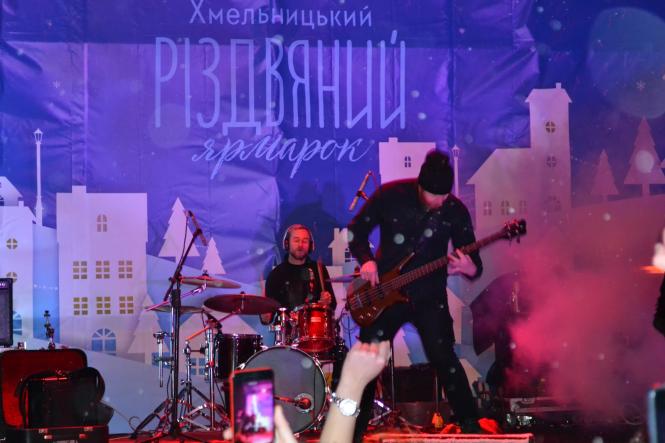 Відгорнули сніг і «вдарили роком». На Проскурівській виступив «Чумацький шлях», фото №4 на сайті vsim.ua