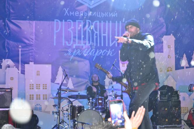 Відгорнули сніг і «вдарили роком». На Проскурівській виступив «Чумацький шлях», фото №3 на сайті vsim.ua