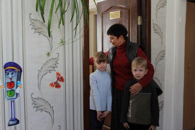 Новини Вінниці - фото з Тут розмовляють жестами і… обіймаються з учителями. Як і де навчають глухих дітей? Тут розмовляють жестами і… обіймаються з учителями. Як і де навчають глухих дітей?, фото №3 на сайті 20minut.ua